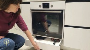 Дизайн белой угловой кухни в интерьере. Кухня 12 кв.метров на заказ как выбрать. Кухни 2025.