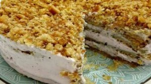 Домашний медовик со сметанно-черничным кремом
