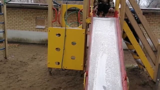 Семейный Влог 30 / На улице снег, решили всей толпой погулять. Кидали даже снежки🙈 смотреть онлайн