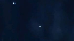 Неопознанный Объект Осматривает Спутник