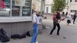 Музыка | Уличный музыканты | Красивая девушка играет на скрипке | Гитара с нуля