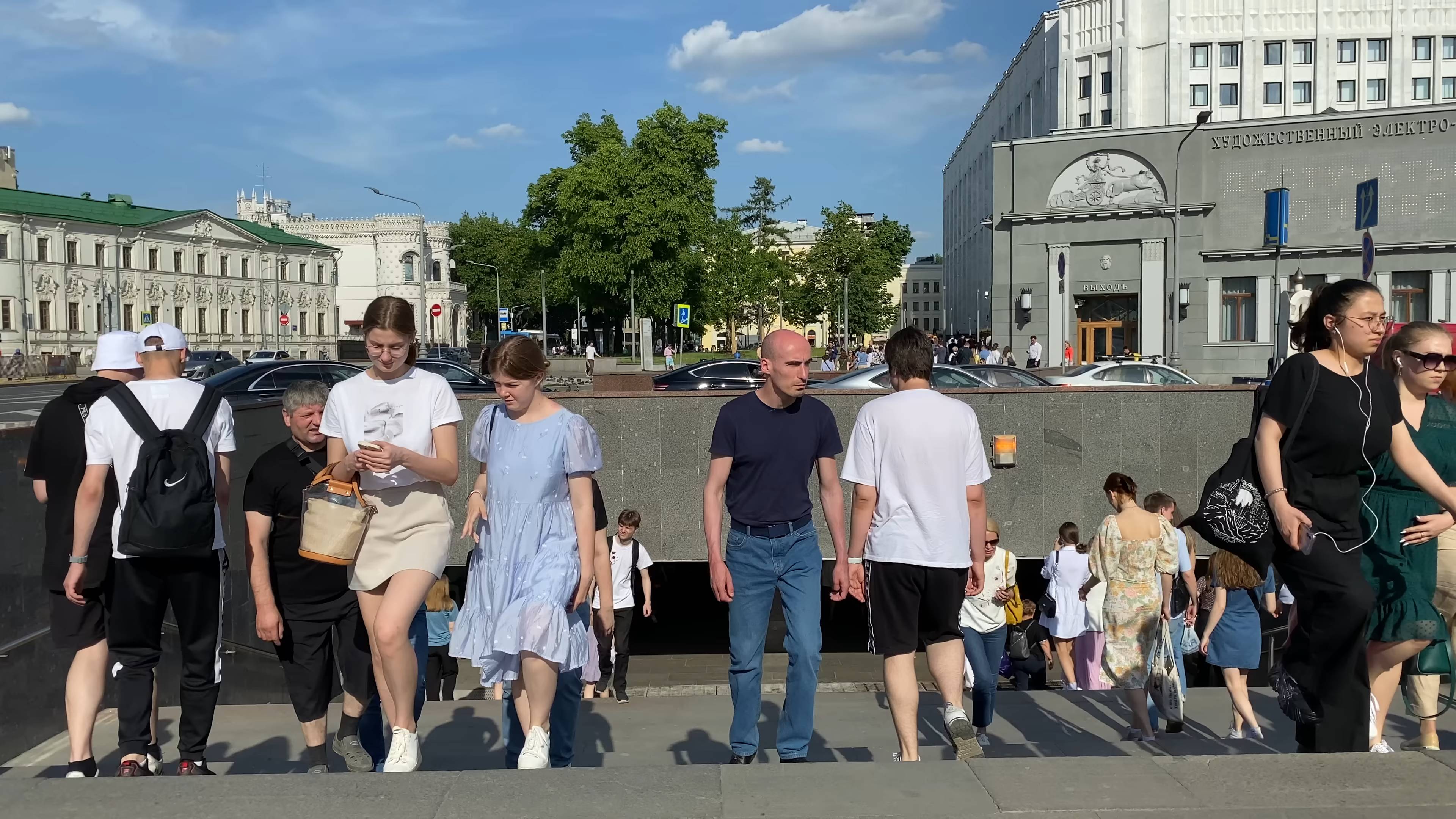What Everyone is Wearing in Moscow. Moscow Street Style Fashion. EP. 02