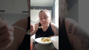 МУКБАНГ🥗 ПЛОВ И САЛАТОС✌ Я ГОЛОДНАЯ И СЧАСТЛИВАЯ😉