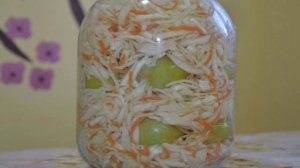 Капуста квашеная с яблоками