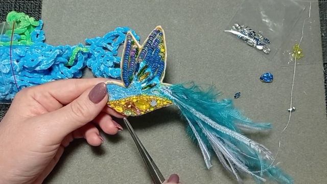 Брошь Райская птичка. Как вышить брошь птичка с перьями. Мастер класс для .Как сделать клюв птички.