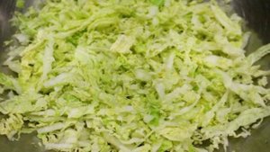 Салат из пекинской капусты с бужениной, сыром и болгарским перцем