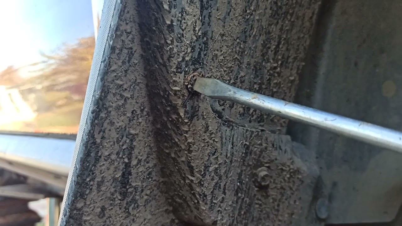 Как легко открутить САМОРЕЗ с сорванными шлицами.