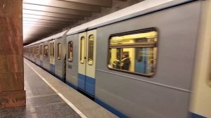 Сколько вагонов используется на линиях и помещается на станциях Московского метро?