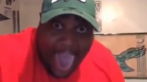 Негр кричит