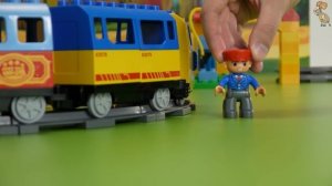 Дети, железная дорога и железнодорожный переезд (Развивающие мультики для малышей)