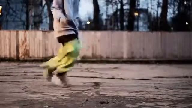 Парень танцует хип хопОчень круто 720 смотреть онлайн