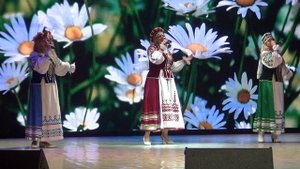 10 Этнофестиваль в г. Волхове. Белые Росы. Певицы .Ярославна, Кутузова и Токарева.Песня Купалинка.