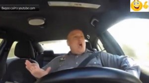 ПРИКОЛ!!! Поющий американский коп