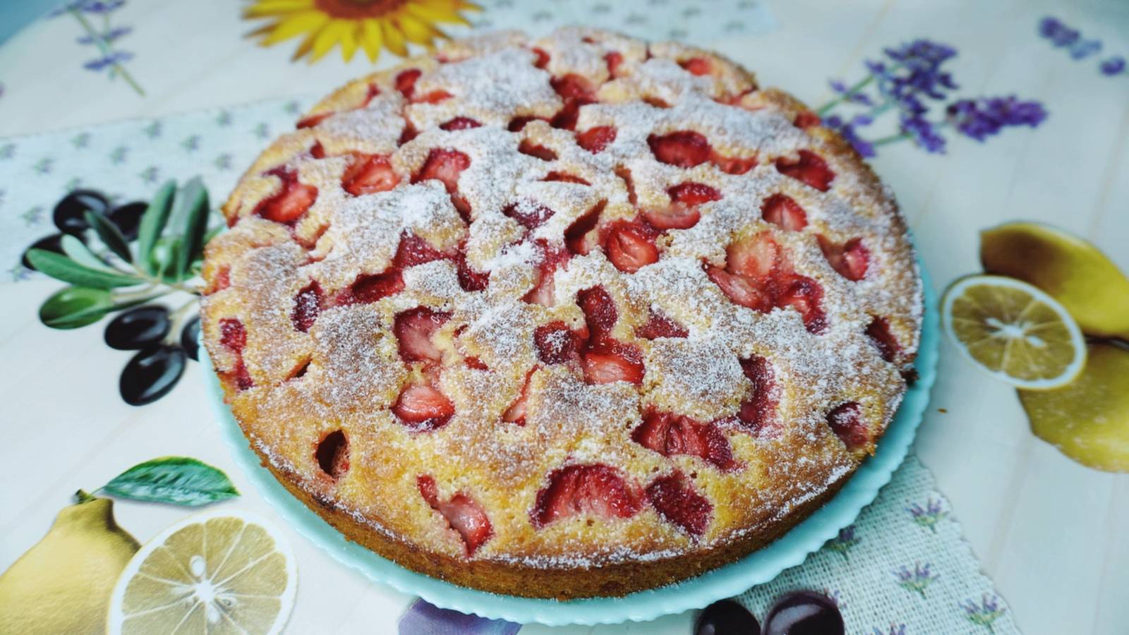 Заливной ПИРОГ с КЛУБНИКОЙ рецепт в духовке