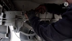 Лидертранс. Ныряю под прицеп, поднимать уровень пола.