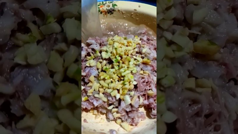 Не путать с сальтисоном. Холодец.