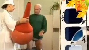 Медсестра  делает укол