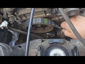 Как поменять ремень ГРМ и ролик на Рено двигатели  1,4-1,6 8V (K7J, K7M, E7J. Если метки сбиваются.