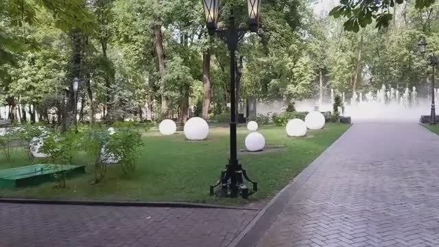 В сад Блонье Смоленск. Шикарное место отдыха. Фонтан с туманизатором.