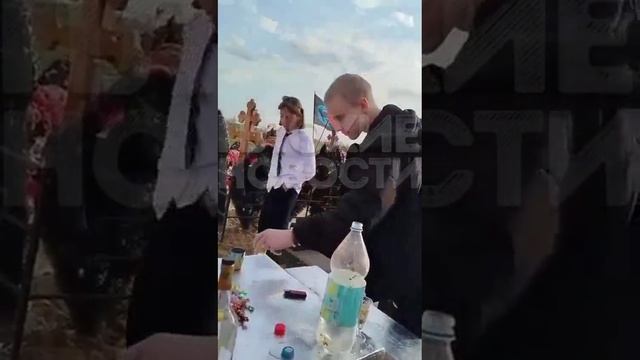 Они погибли, чтобы вы жили, а не бухали здесь на кладбище!
