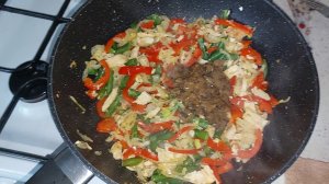 готовлю сосиски в тесте 🌭 и  жареный лагман