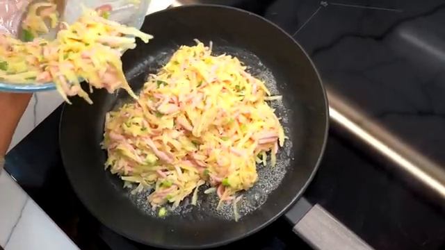 ЧТО НА УЖИН просто возьмите картошку, яйца и немного колбасы! Вкусный и простой ужин смотреть онлайн