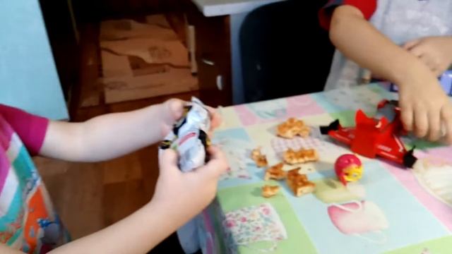 Треснутые в Дикси ещё есть! Но правда остались только спонсорские. смотреть онлайн