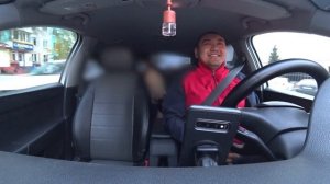 Пьяная в такси. Яндекс Такси.  Девушка в такси.