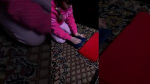 Как ребенку красиво сложить лосины, штанишки, кофточку