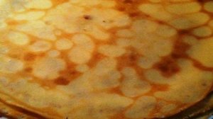 Блинчики с творогом и клубничным соусом