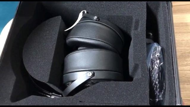 Распаковка легендарных наушников Audeze LCD2 CLASSIC CLOSED BACK