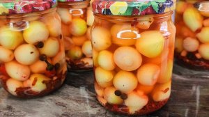 Боже как вкусно. Я научилась этому методу у 60-летнего мастера! Невероятно просто! Лук маринованный.