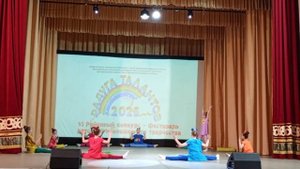 Танец "Коробка с карандашами". Народный хореографический коллектив "Сергиевский сувенир"