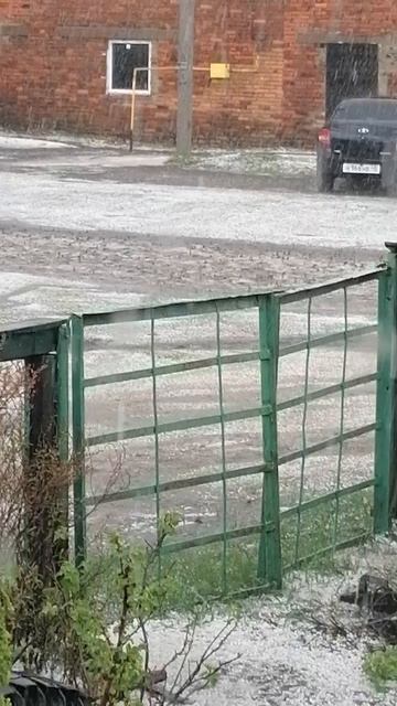 Сильный град с ливнем VID_20250426_172445.mp4