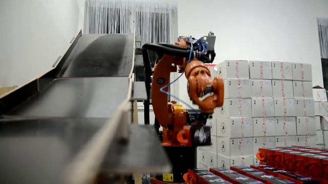 Робот KUKA на Робоёлке 2015 смотреть онлайн