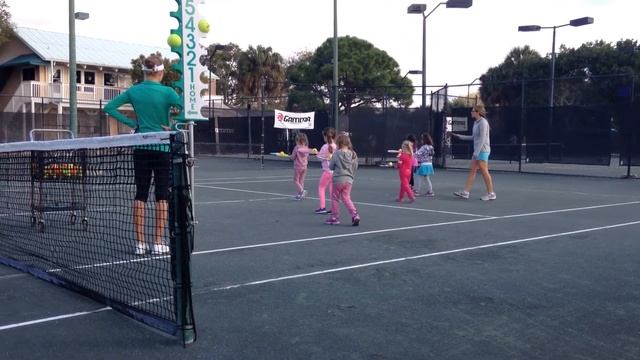 Первые уроки тенниса Брадентон , Флорида 2015 смотреть онлайн