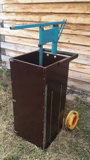 Пресс для сена ручной (вертикальный)