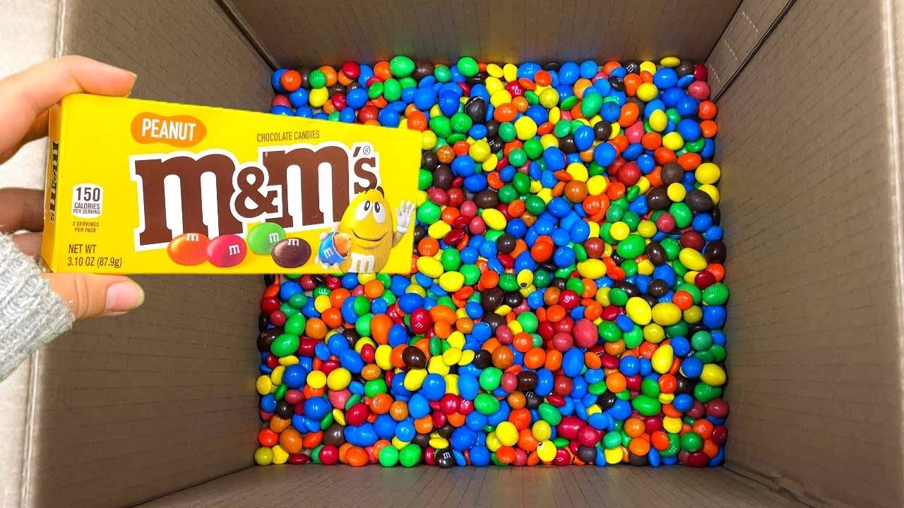 Большая Коробка с Конфетами M&M's Очень Много Конфет Распаковка Конфет Мультики для Детей