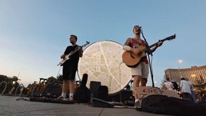 Перемен ! Круто исполнили на ВДНХ. Виктор Цой Кино кавер, cover. Все апплодировали.