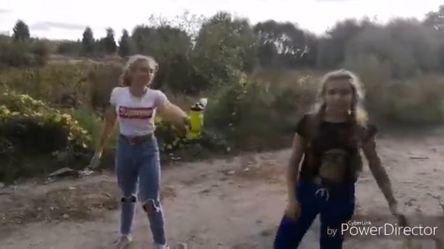 Типы подруг на прогулке смотреть онлайн