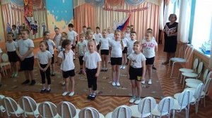 Я сейчас про папу песенку спою....