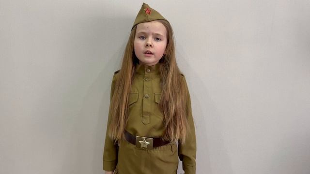 Трогательный стих о войне. Сергей Сухонин - Две сестры бежали от войны. Читает Софья Мулихина 7 лет смотреть онлайн