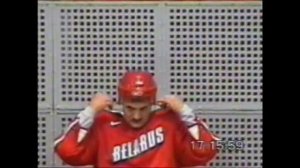 лукашенко играет в хоккей