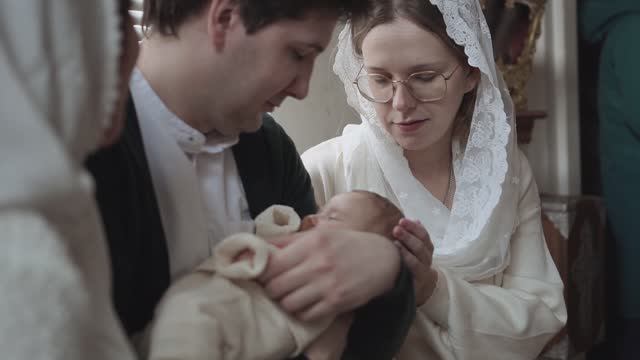 Видеосъемка крещения в Москве в Спиридона Тримифунтского в Нагатинском Затоне смотреть онлайн