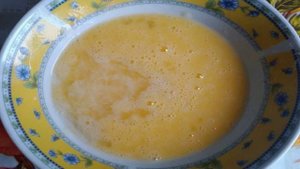 Яичный блинчик с жареной колбасой