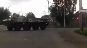 БТР наехал на автомобиль.