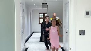 Мистер Макс Идем на плей дейт к друзьям