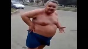 Пьяный жирный мужик упал