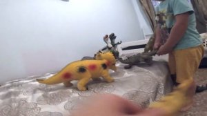 БИТВА ДИНОЗАВРОВ Тиранозавр Стегозавр_ОБЗОР ДИНОЗАВРОВ для детей_КТО КОГО_детское видео