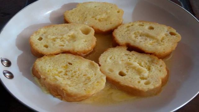 Сладкие гренки с бананом и шоколадным соусом